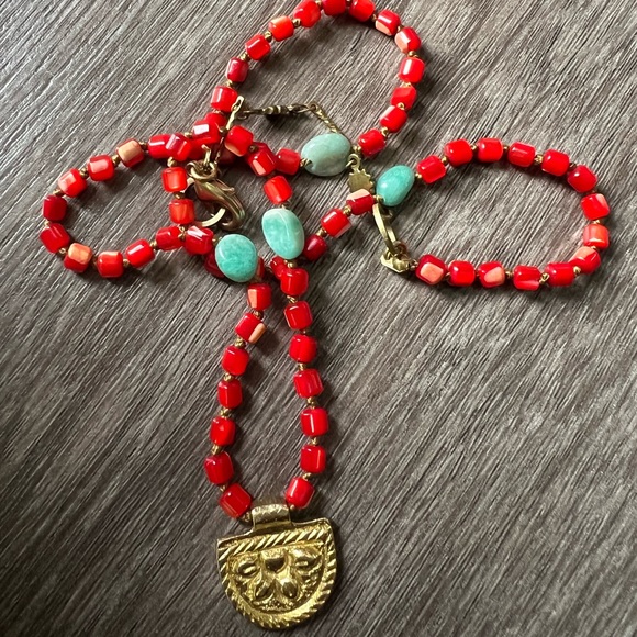 Handmade hand knotted vibrant red shaded mother of pearl layering necklace - Picture 9 of 11